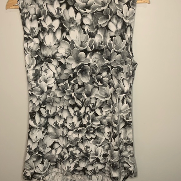 3/20$ Large Michael Kors sleeveless blouse. - Picture 3 of 6